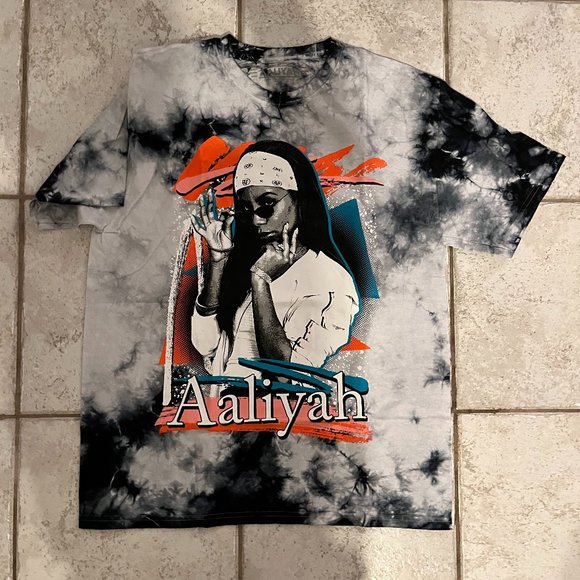 NWOT - Aaliyah Graphic Tee - Picture 1 of 1